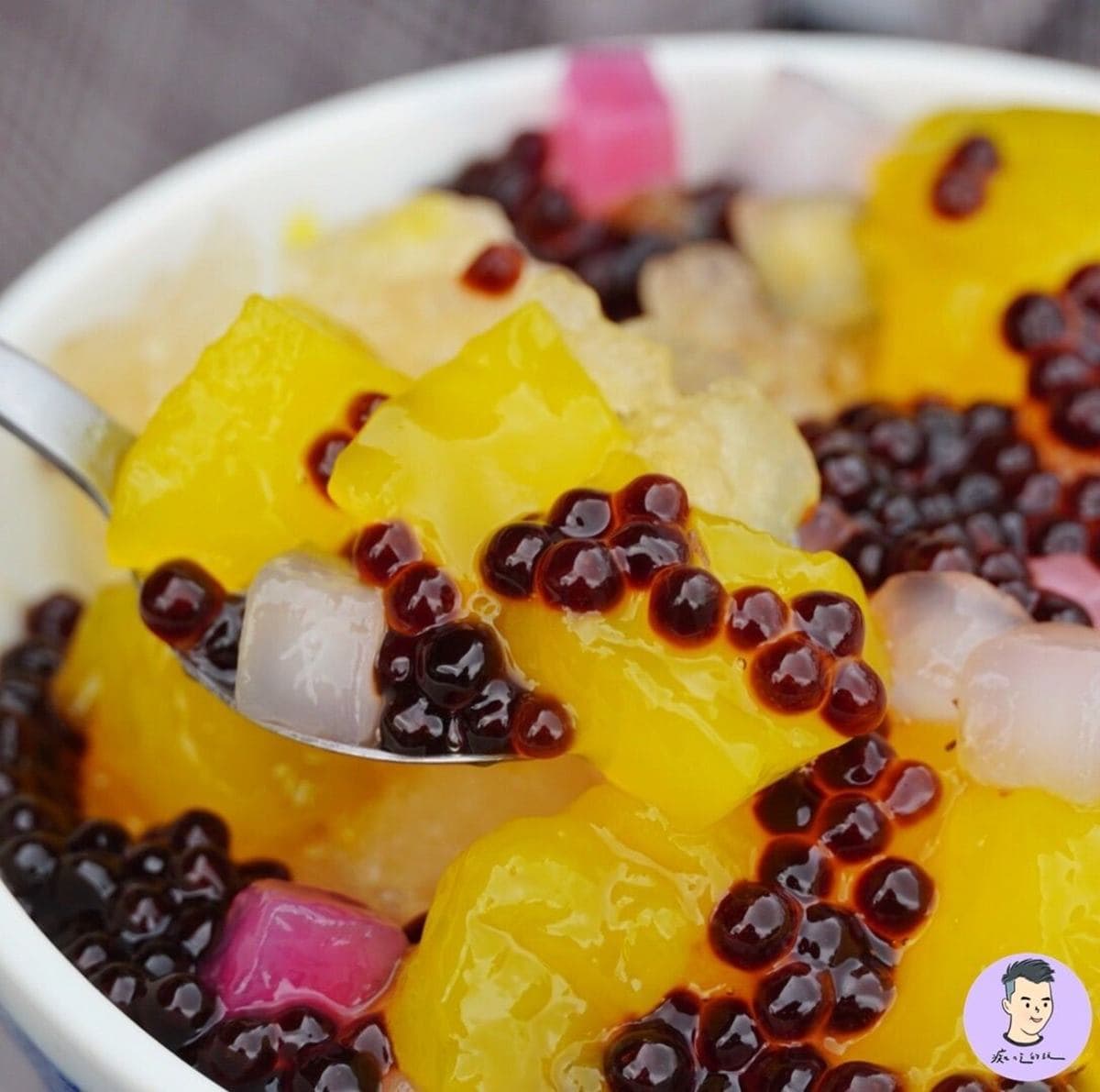 老闆超佛心！北中南15家滿料剉冰：超吸睛摩艾冰磚、夢幻彩虹粉粿、「國聖燈塔」麵茶冰