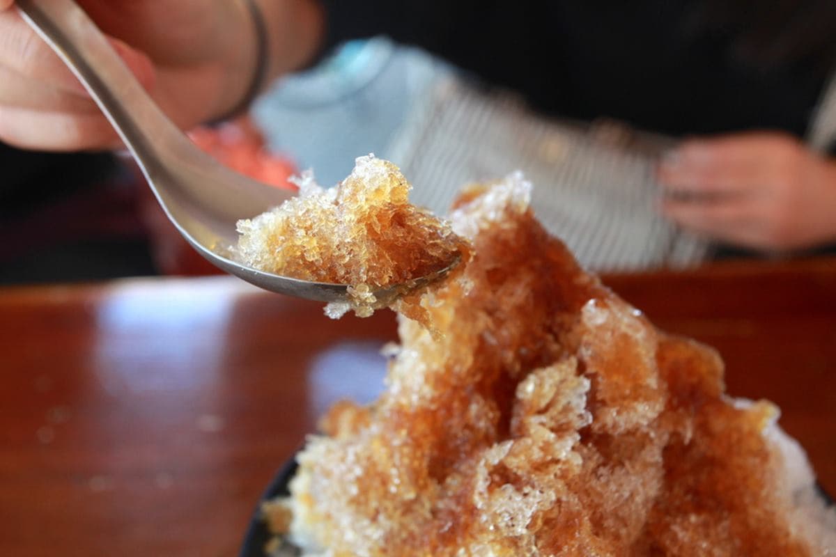 老闆超佛心！北中南15家滿料剉冰：超吸睛摩艾冰磚、夢幻彩虹粉粿、「國聖燈塔」麵茶冰