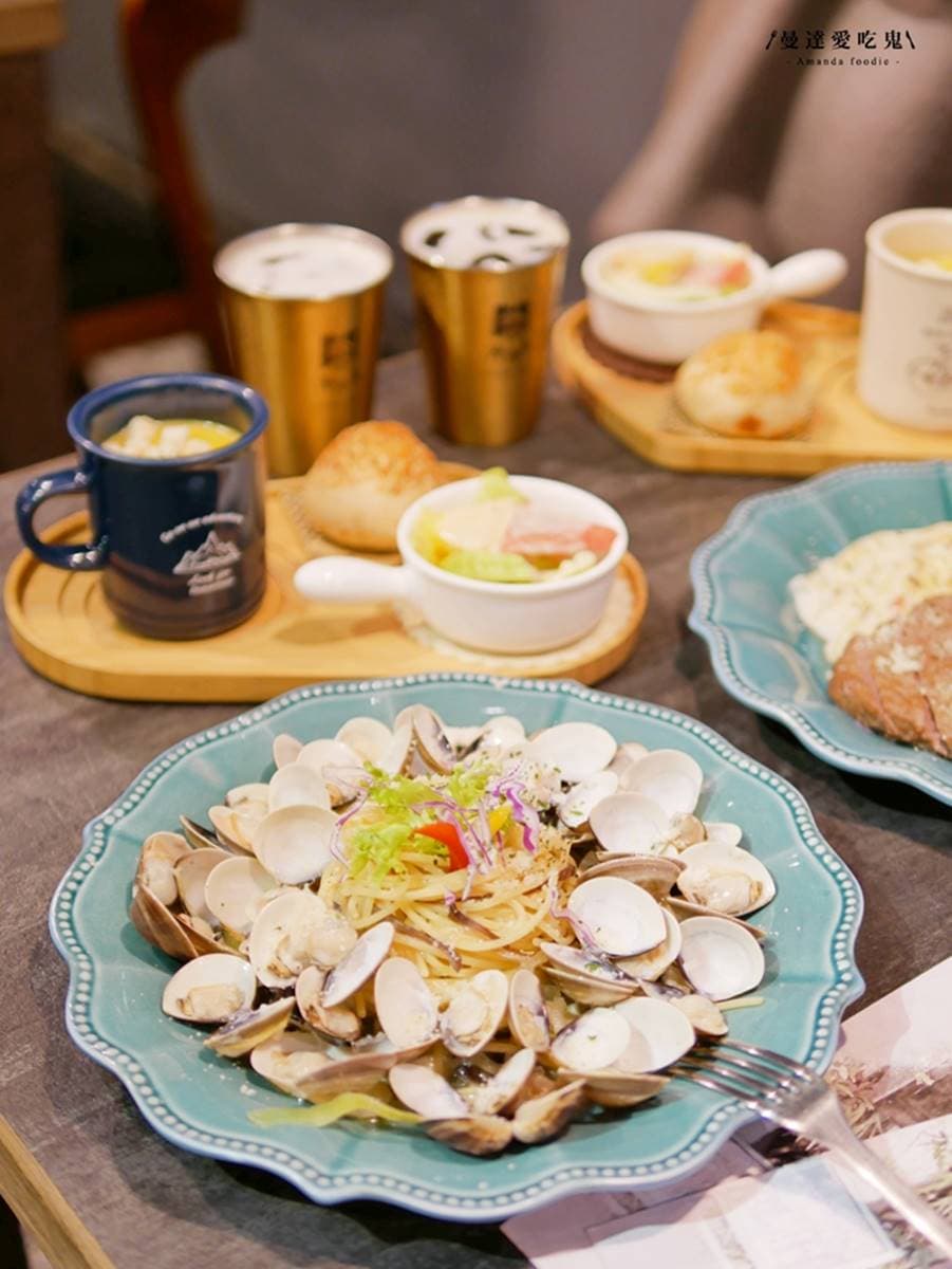 王建民也愛！「老宅咖啡廳」有店貓陪吃超療癒，必點「蒜香義大利麵」吃得到滿滿蛤蜊