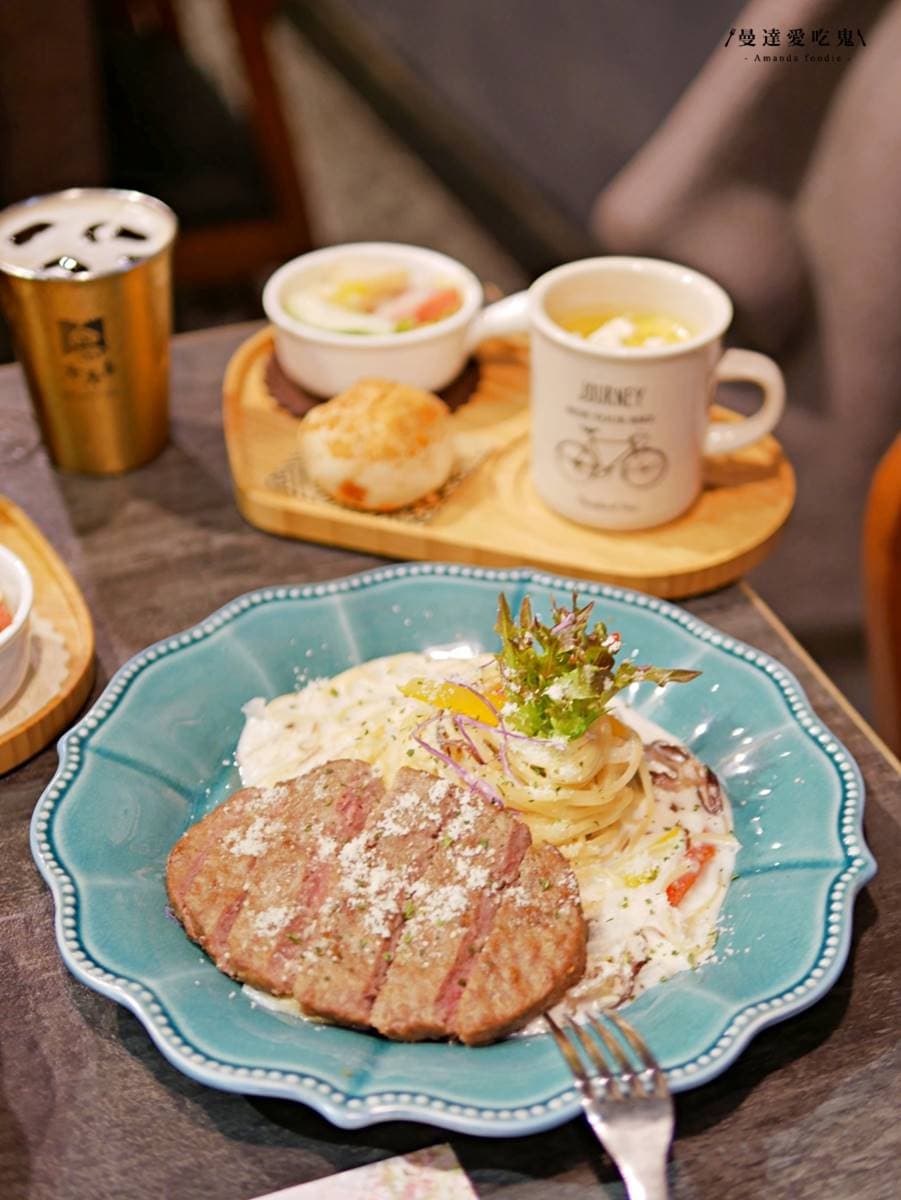 王建民也愛！「老宅咖啡廳」有店貓陪吃超療癒，必點「蒜香義大利麵」吃得到滿滿蛤蜊