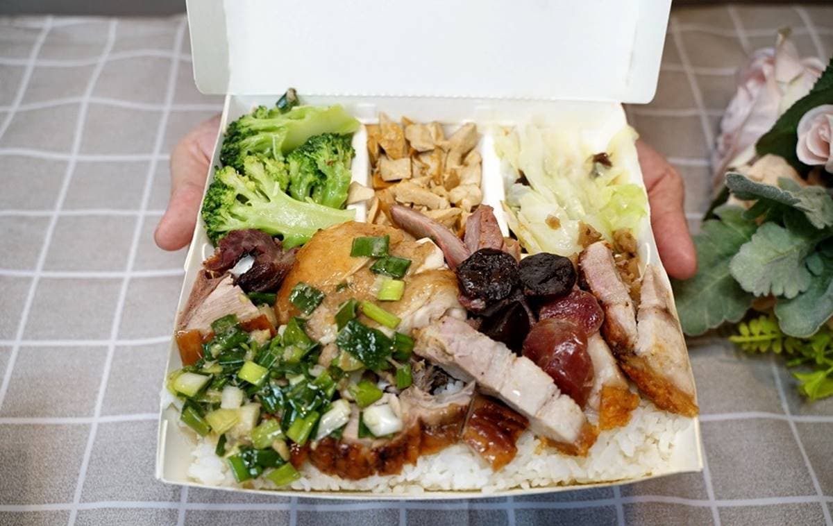 CP值超高！大分量燒臘飯１次嘗５種肉，脆皮燒鴨不淋醬就超下飯