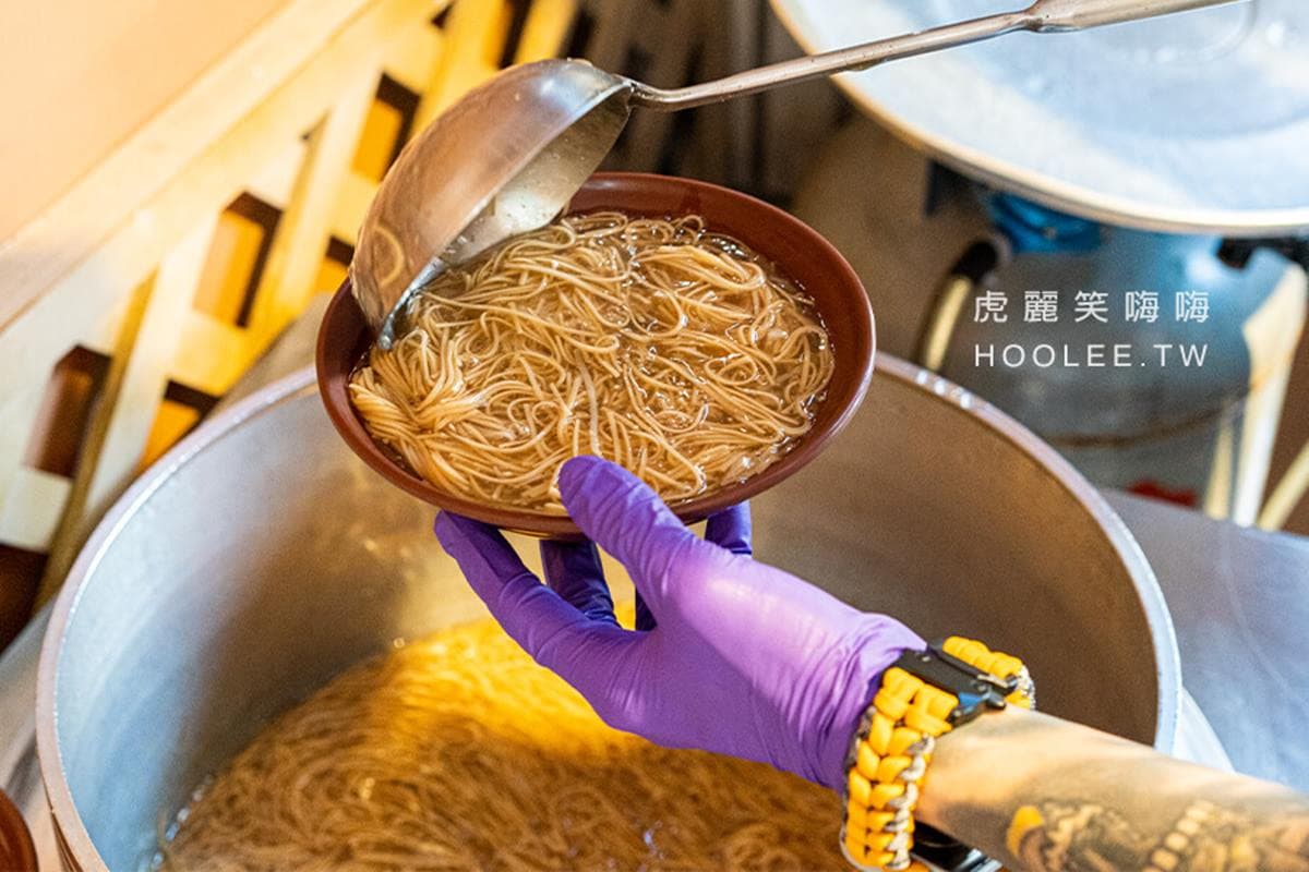 超有哏!大分量「滿料麵線羹套餐」要用復古提籃裝,肉控必點厚實軟嫩「自製叉燒」 超有哏!大分量「滿料麵線羹套餐」要用復古提籃裝,肉控必點厚實軟嫩「自製叉燒」
