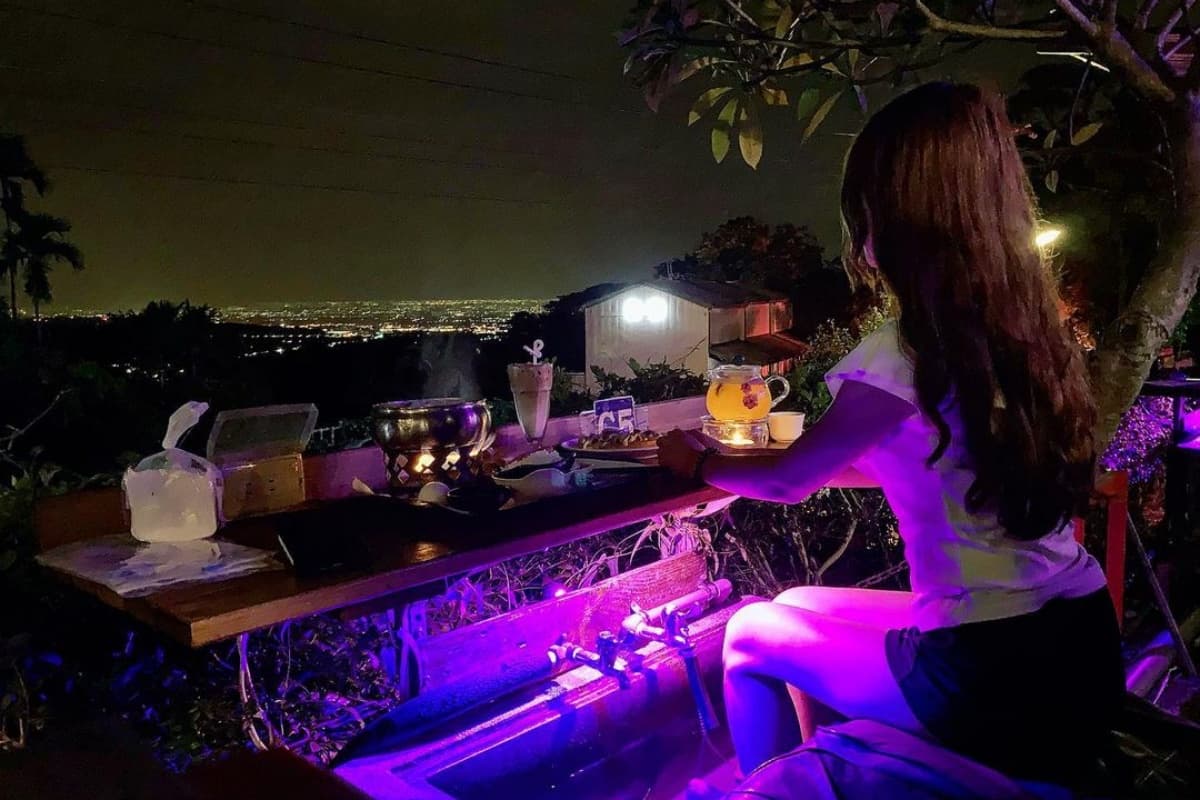 200元喝咖啡爽泡腳！雲林夢幻「景觀餐廳」賞百萬夜景，還能邊吃火鍋超Chill