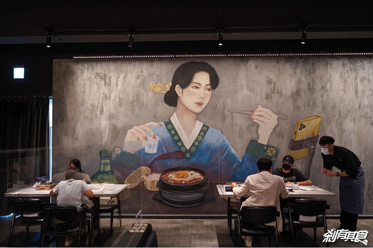 【新開店】外帶8折!道地韓料必點傳統豆腐鍋、祕製麻辣炸雞,網美搶拍美女與野獸調酒 【新開店】外帶8折!道地韓料必點傳統豆腐鍋、祕製麻辣炸雞,網美搶拍美女與野獸調酒