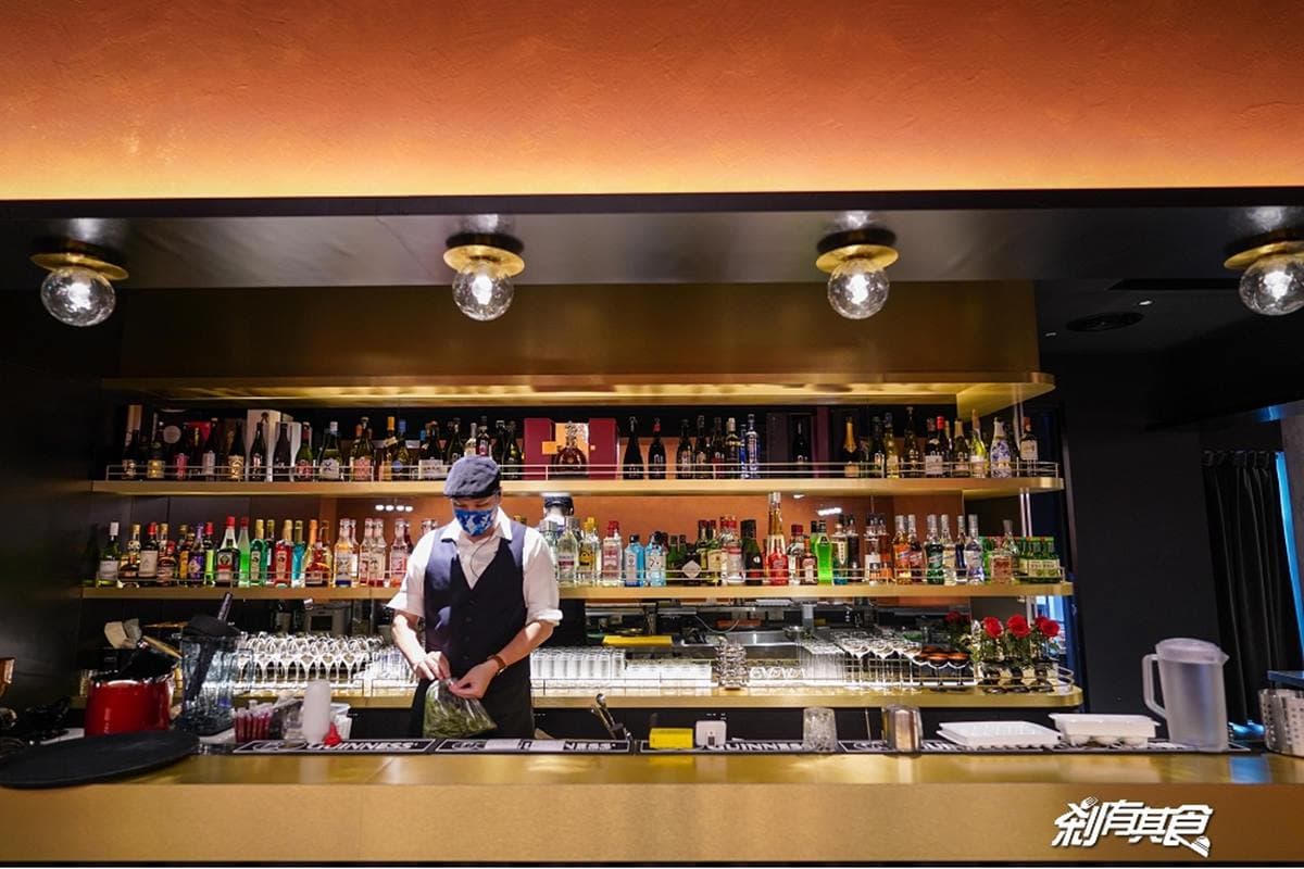 【新開店】外帶8折!道地韓料必點傳統豆腐鍋、祕製麻辣炸雞,網美搶拍美女與野獸調酒 【新開店】外帶8折!道地韓料必點傳統豆腐鍋、祕製麻辣炸雞,網美搶拍美女與野獸調酒