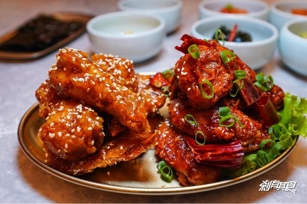 【新開店】外帶8折!道地韓料必點傳統豆腐鍋、祕製麻辣炸雞,網美搶拍美女與野獸調酒 【新開店】外帶8折!道地韓料必點傳統豆腐鍋、祕製麻辣炸雞,網美搶拍美女與野獸調酒