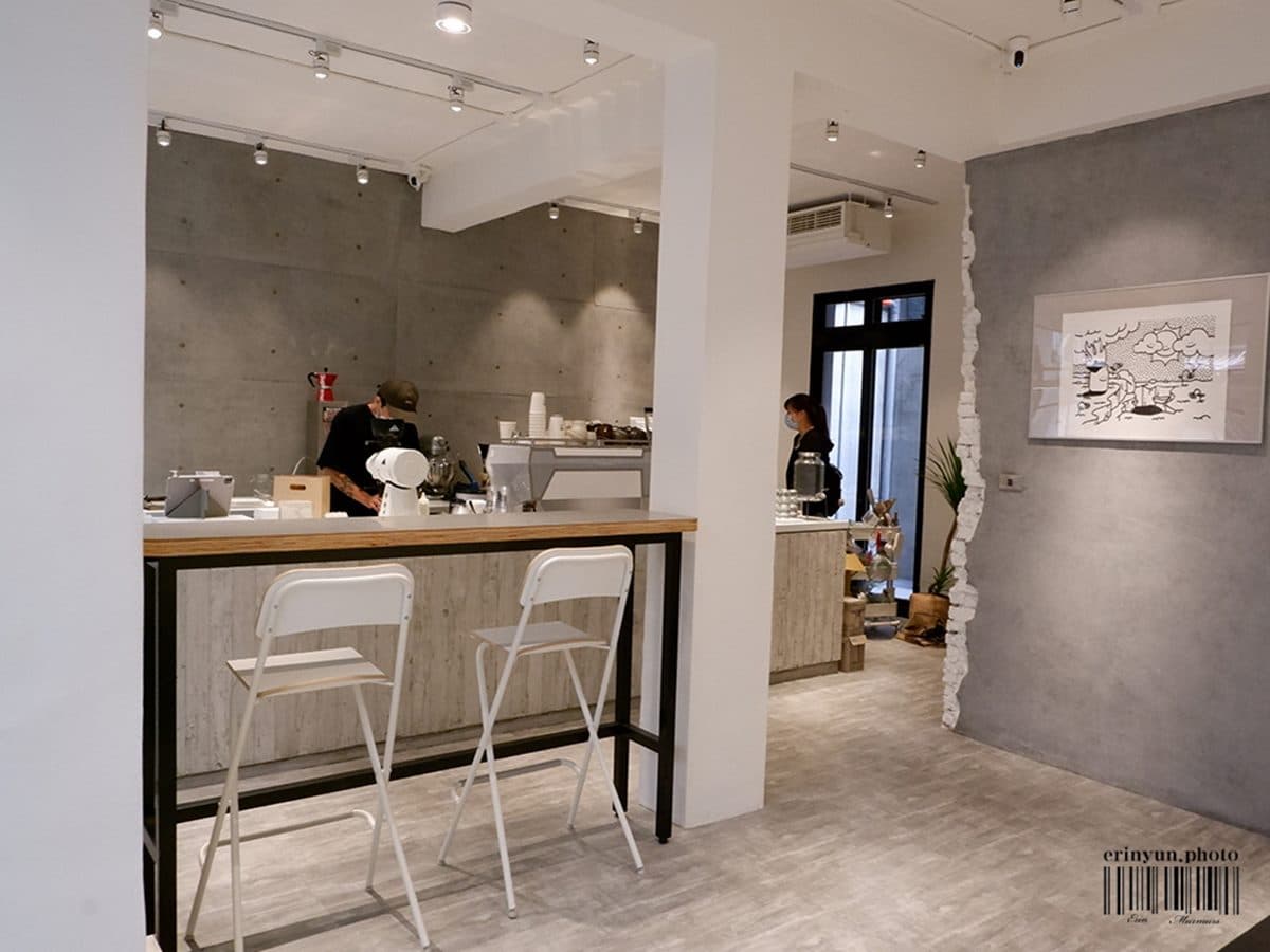 【新開店】IG搶拍！純白系咖啡廳試營運就暴紅，招牌「達克瓦茲」先嘗檸檬奶油口味