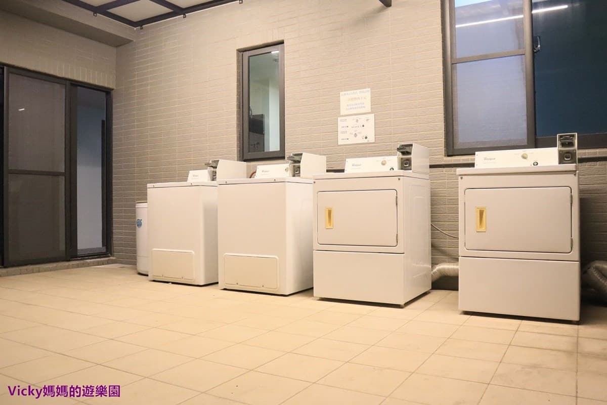 這樣玩超Chill！南洋風文旅打卡「無邊際泳池」，白天遠眺「小琉球」夜晚還有時尚酒吧