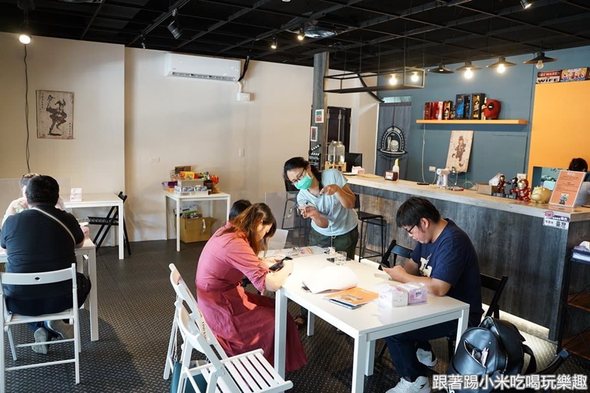 堆到比臉高！超浮誇「手作漢堡」吃得到８種配料，重口味必點「松露牛肉堡」