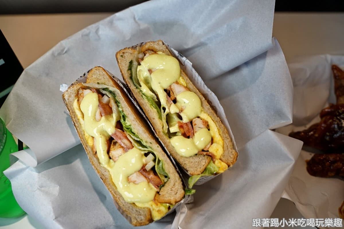 堆到比臉高！超浮誇「手作漢堡」吃得到８種配料，重口味必點「松露牛肉堡」