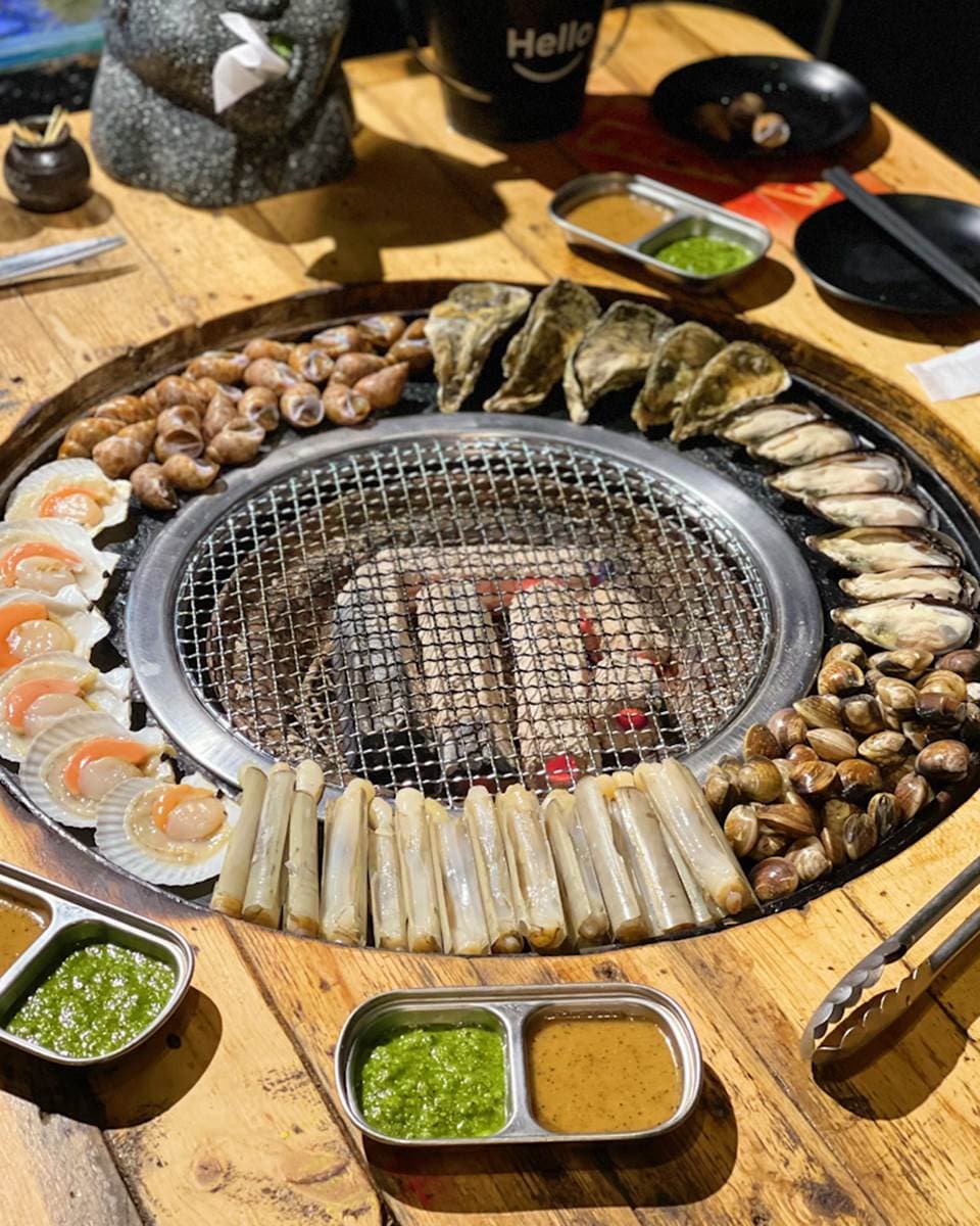 整隻龍蝦吃到飽!台南浮誇燒肉爽嗑30種食材,伊比利豬、現撈泰國蝦也必點 整隻龍蝦吃到飽!台南浮誇燒肉爽嗑30種食材,伊比利豬、現撈泰國蝦也必點