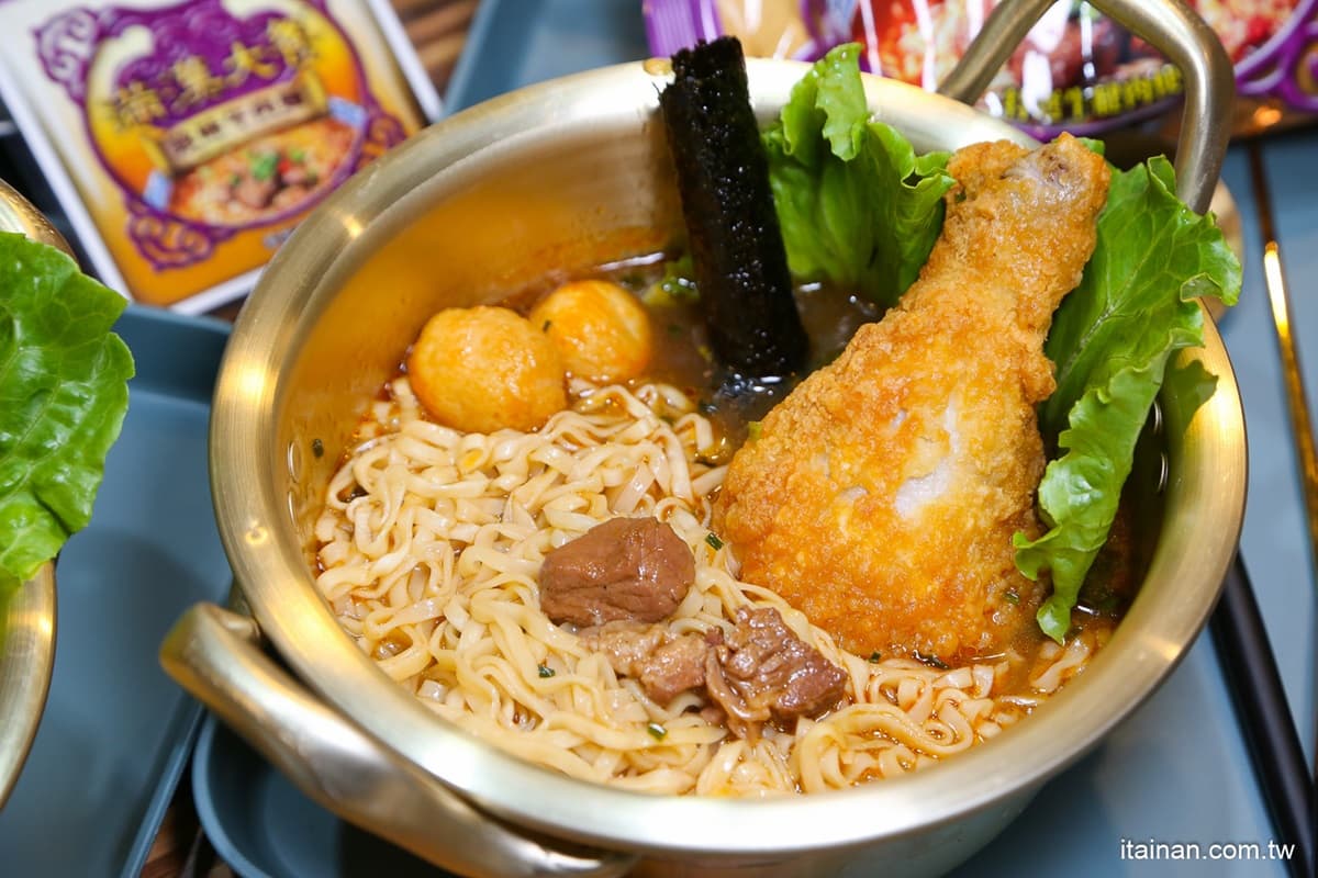 泡麵控快收！台南首家「泡麵餐廳」好吃又好拍，超有哏「彩色水餃」也必點