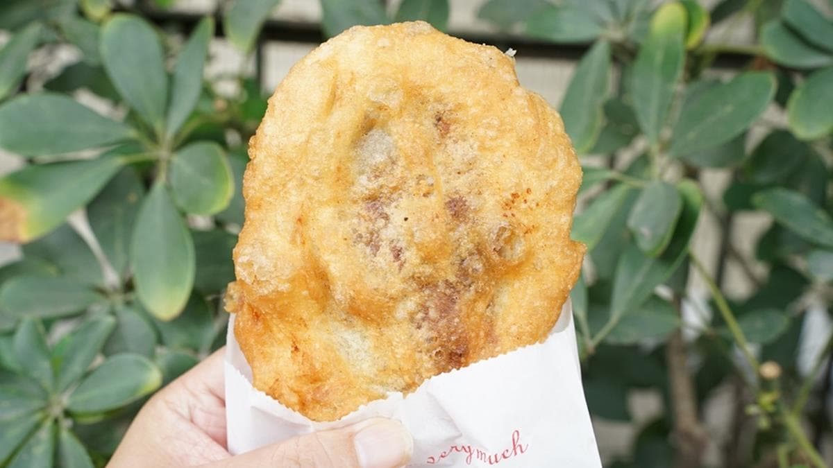 紅豆餡餅比較偏甜一些，適合愛吃甜食的朋友。（圖片來源：跟著踢小米吃喝玩樂趣）