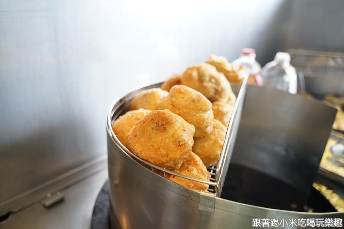 新竹人激推!「牛肉餡餅」每口都爆料只要40元,加滿韭菜再淋雙醬更過癮 新竹人激推!「牛肉餡餅」每口都爆料只要40元,加滿韭菜再淋雙醬更過癮