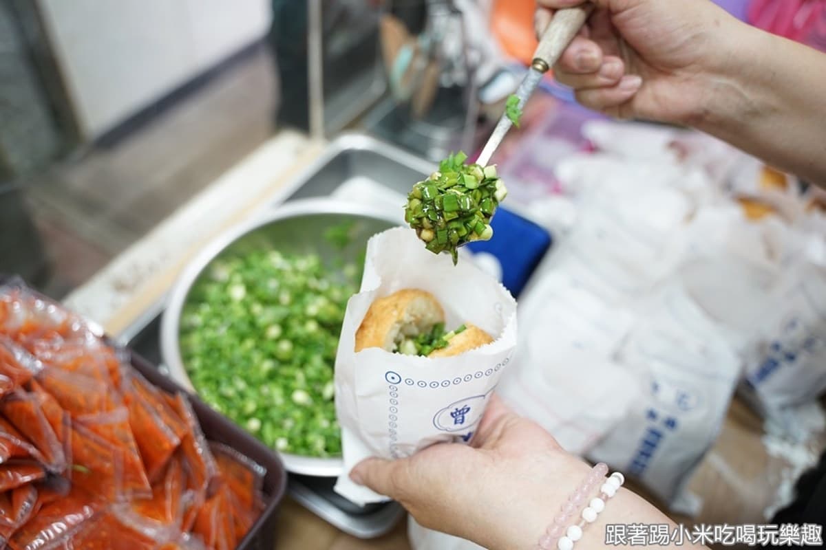 新竹人激推!「牛肉餡餅」每口都爆料只要40元,加滿韭菜再淋雙醬更過癮 新竹人激推!「牛肉餡餅」每口都爆料只要40元,加滿韭菜再淋雙醬更過癮