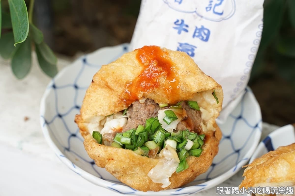 新竹人激推!「牛肉餡餅」每口都爆料只要40元,加滿韭菜再淋雙醬更過癮 新竹人激推!「牛肉餡餅」每口都爆料只要40元,加滿韭菜再淋雙醬更過癮