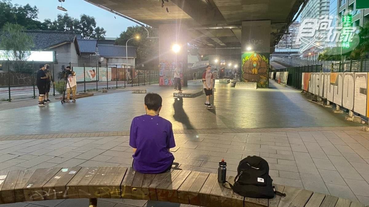 新生橋下滑板場