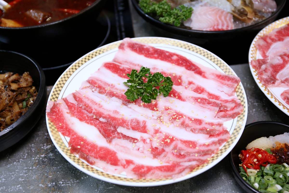 五倍券超前布署！台中「平價火鍋」消費500元送100元，先嗑龍蝦和牛雙人鍋