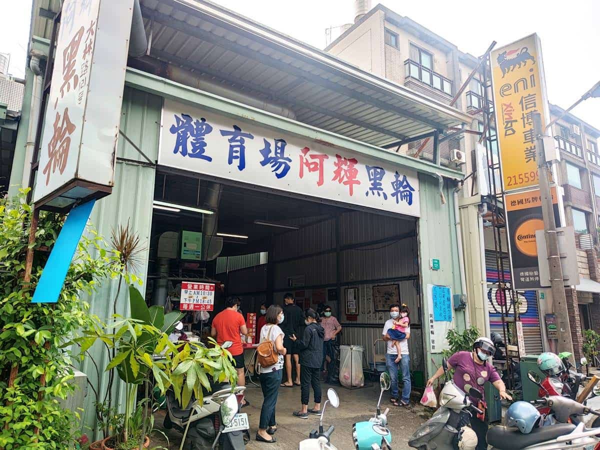 府城人最愛台式下午茶！台南最強10元黑輪，竟躲在鐵皮屋廠房內