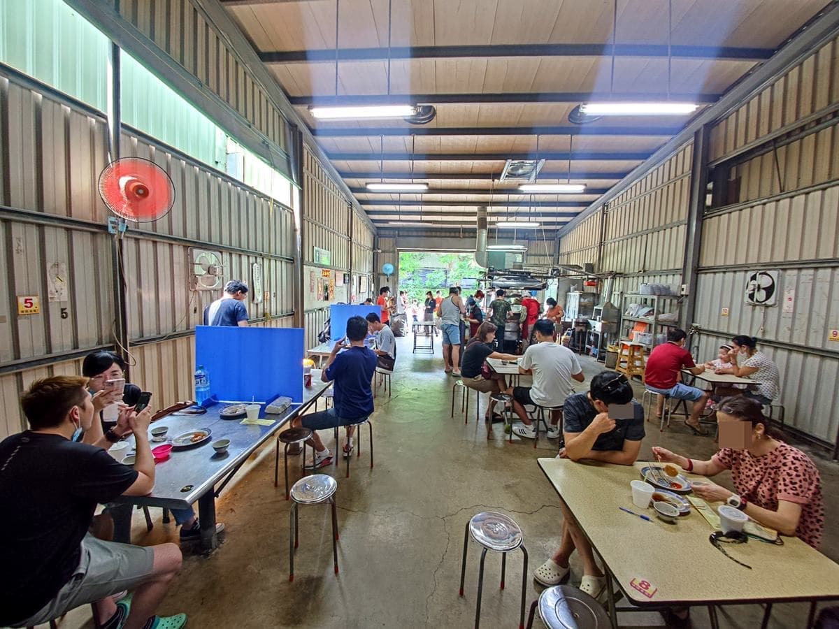 府城人最愛台式下午茶！台南最強10元黑輪，竟躲在鐵皮屋廠房內