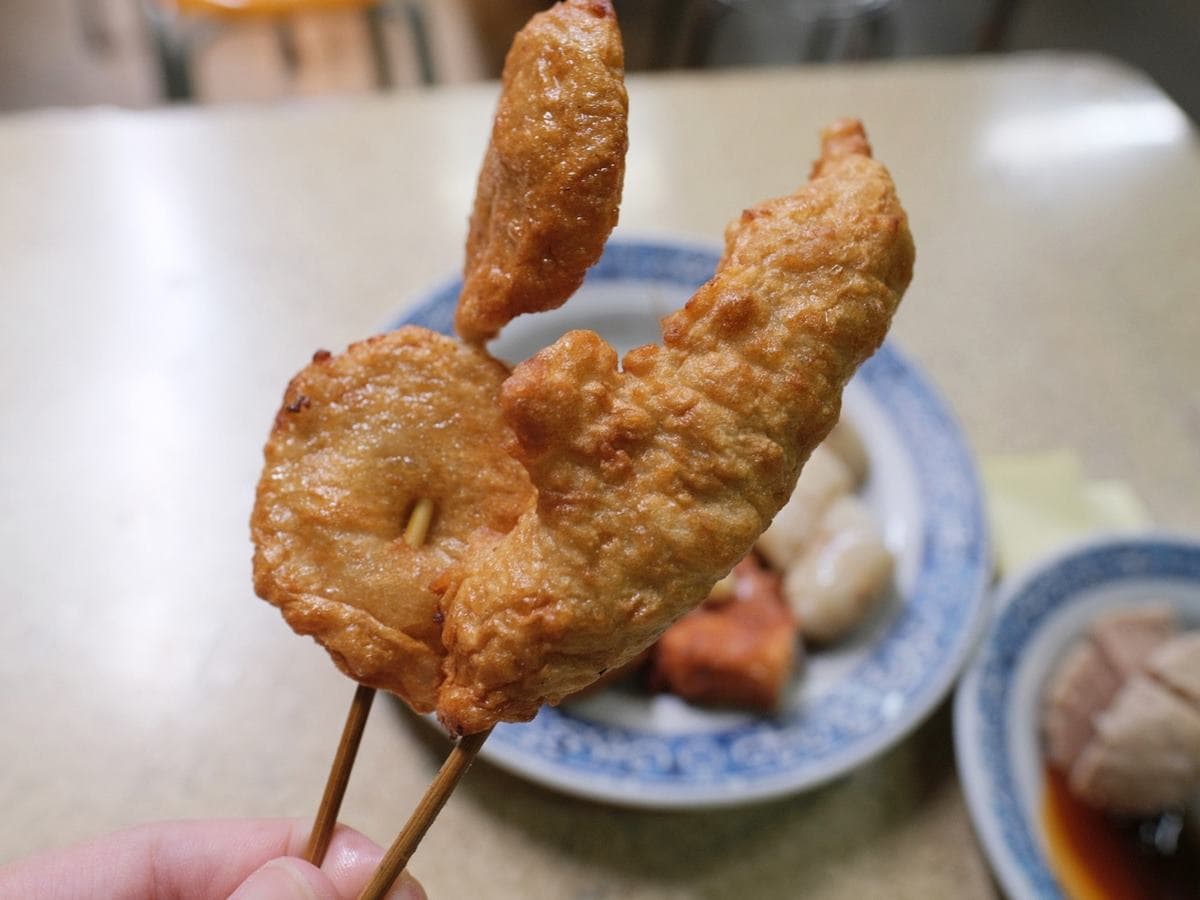 府城人最愛台式下午茶！台南最強10元黑輪，竟躲在鐵皮屋廠房內