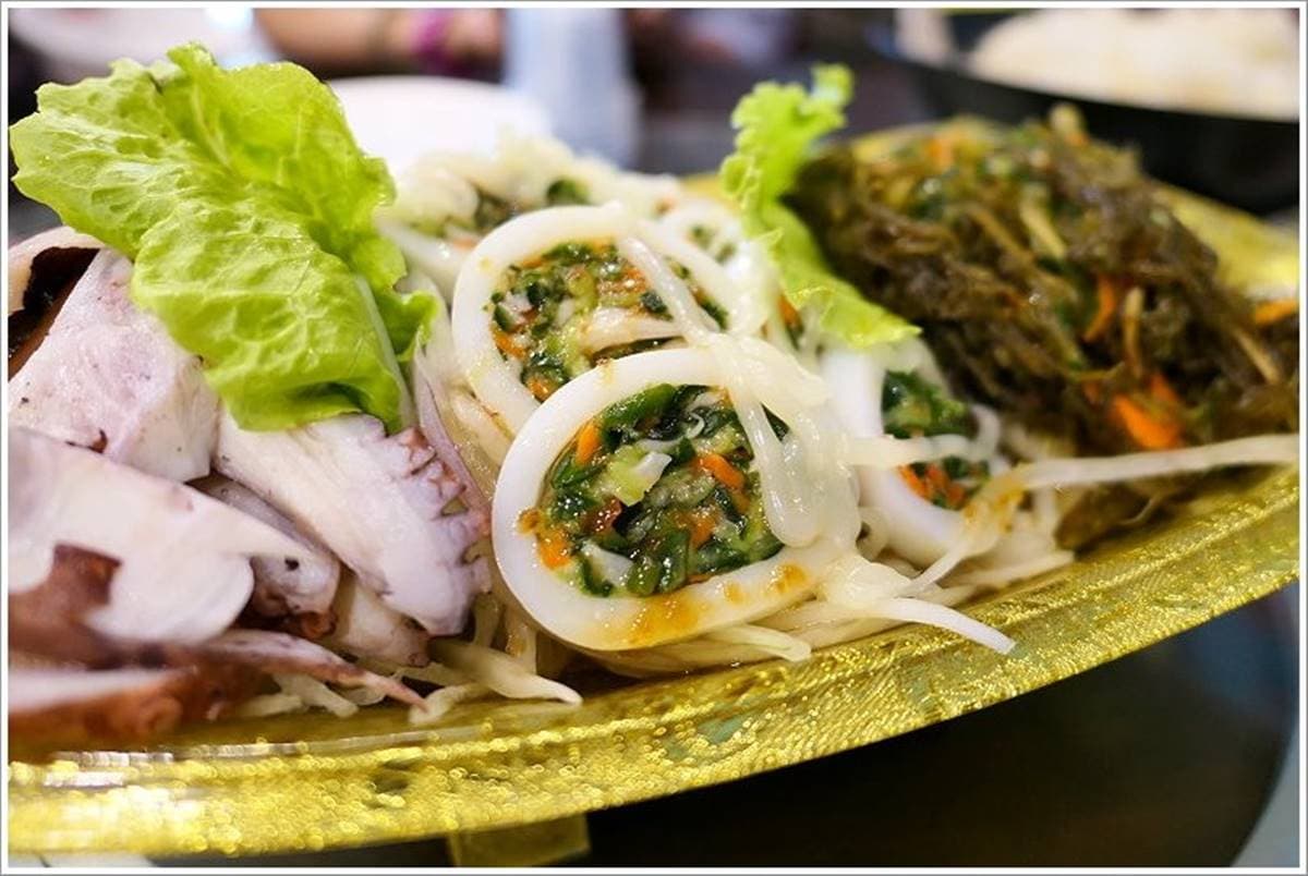 小琉球人帶路！霸氣海鮮餐廳必吃隱藏版「龍蝦粥」，鹽酥鬼頭刀大人小孩都愛