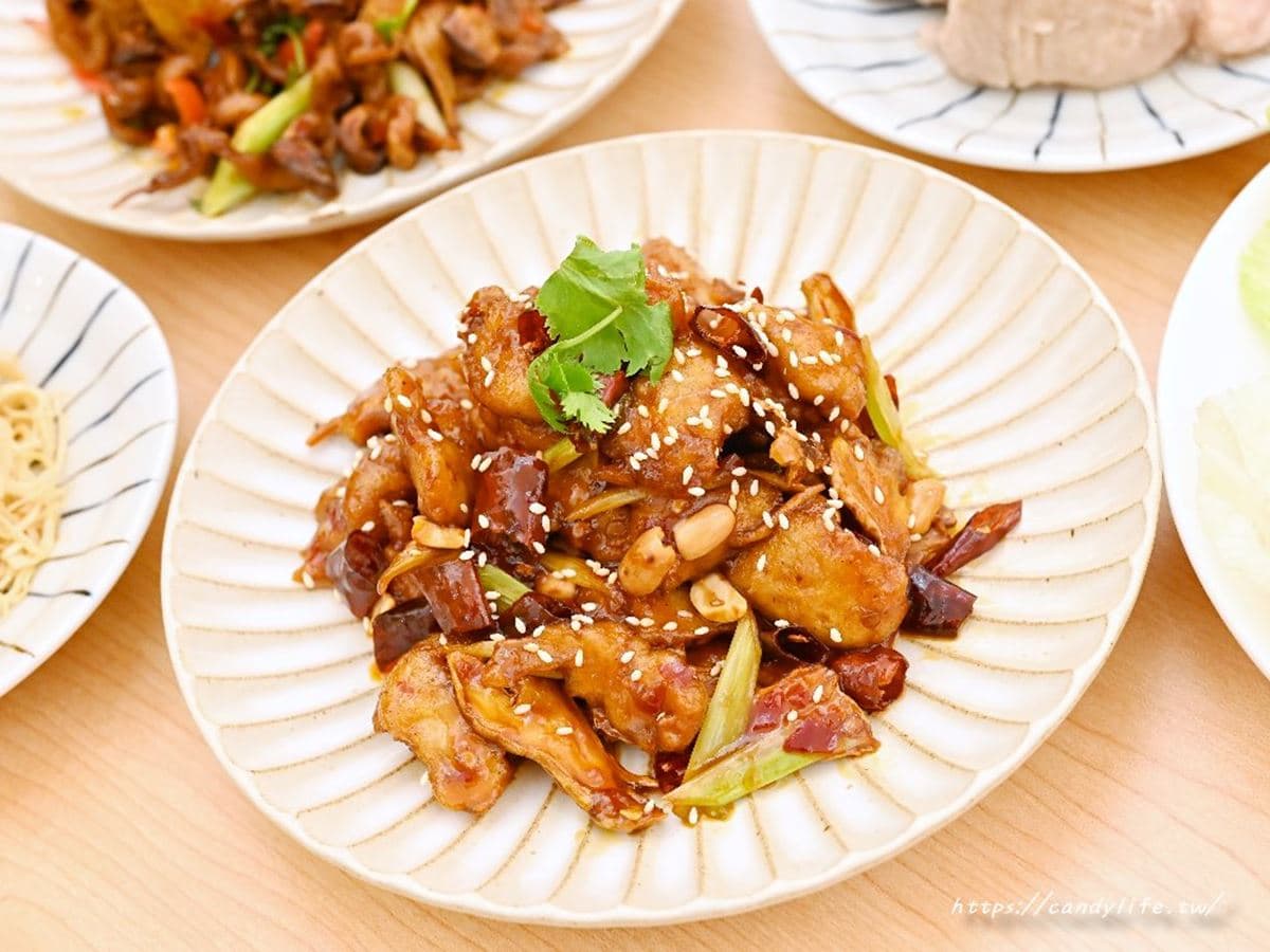 【新開店】素食者福音！台中蔬食餐廳必嘗「特製雞丁」，冰心芋頭晚來吃不到
