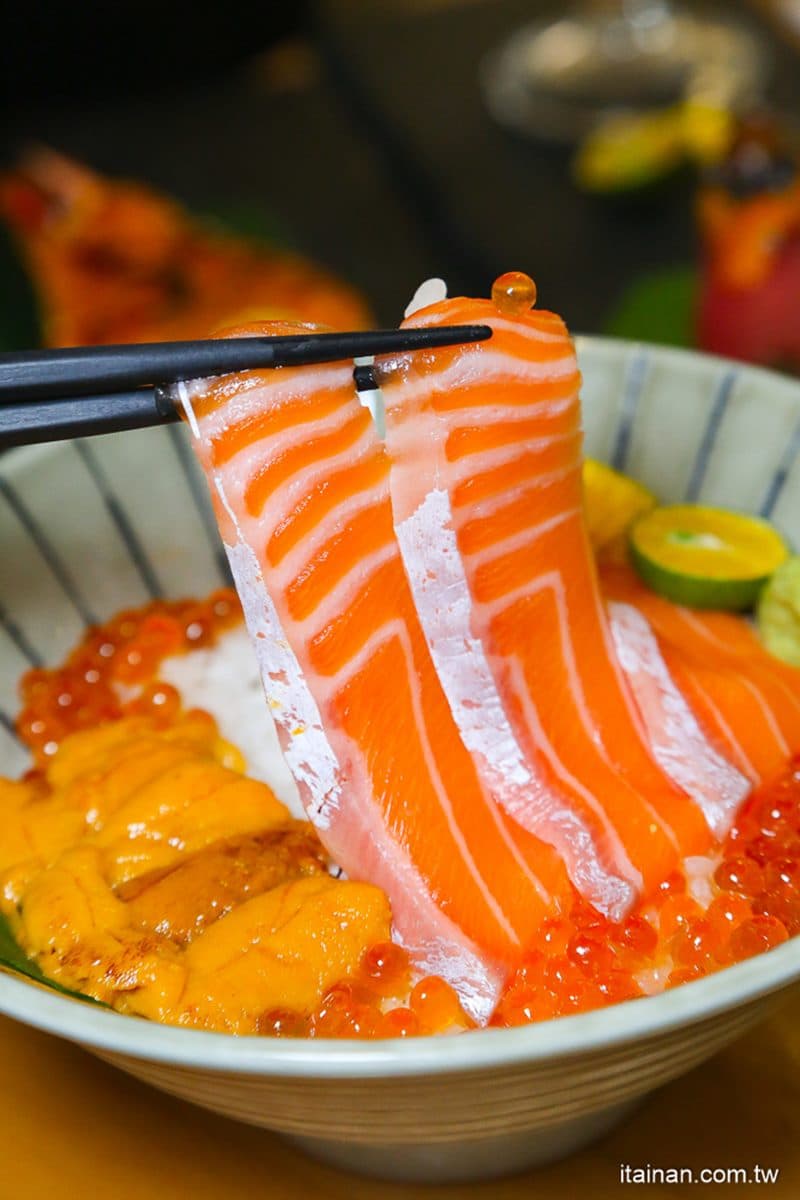 海鮮控快衝！台南人氣日料推超狂海膽祭，８款新品先嗑鮭魚海膽丼、爆量軍艦