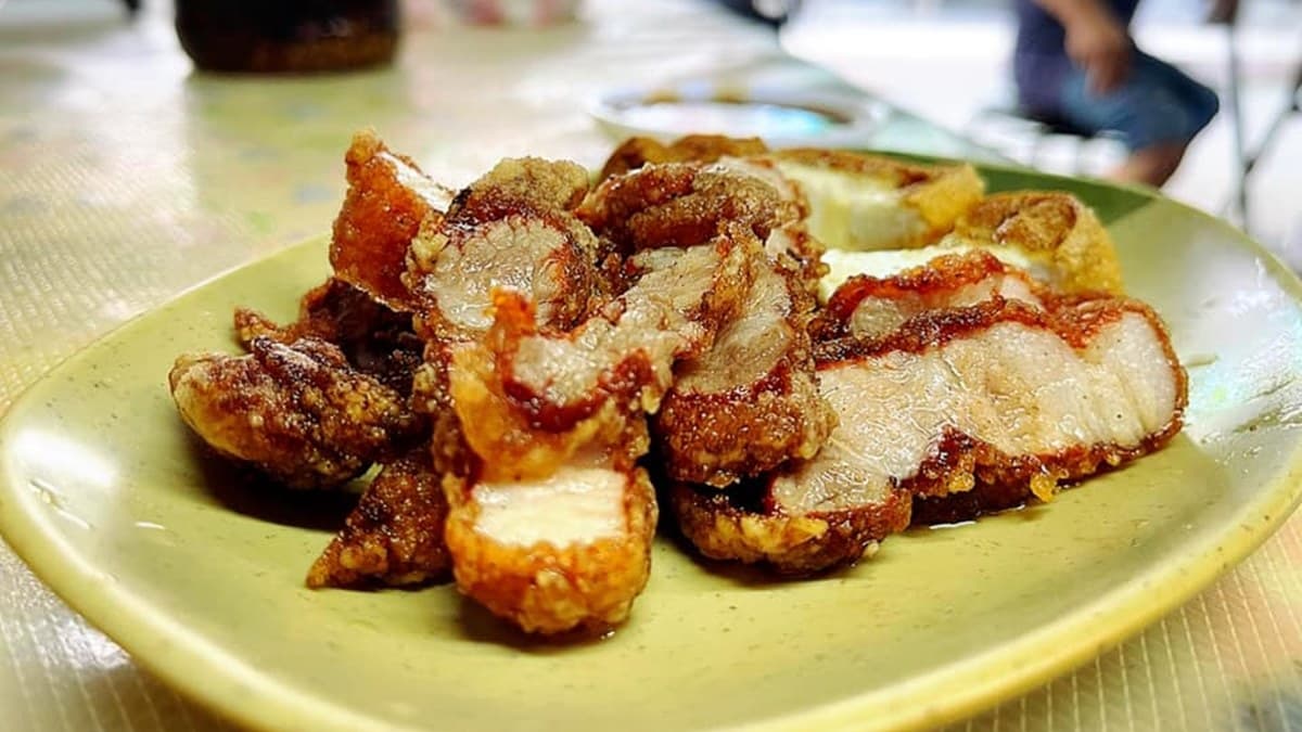 港邊飄香50年!基隆海味鹹粥1碗只要15元,必搭入口即化紅燒肉、金黃炸豆腐 港邊飄香50年!基隆海味鹹粥1碗只要15元,必搭入口即化紅燒肉、金黃炸豆腐