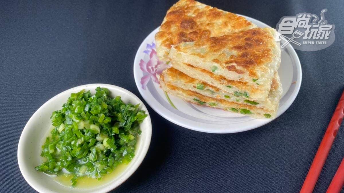 在地人必訪！台東手工麵食館｢酸豆千層餅」別處吃不到，蔥油餅必搭特製韭菜