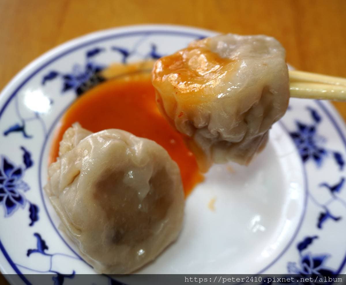 70年老店復活!基隆大尺寸燒賣口感超Q彈,必搭清甜排骨酥湯更對味 70年老店復活!基隆大尺寸燒賣口感超Q彈,必搭清甜排骨酥湯更對味