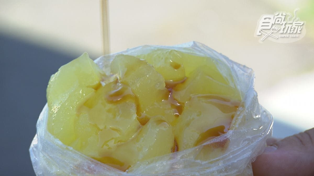 飄香小琉球市場46年！古早味「柴燒粉粿」只要20元，Q彈口感宛如布丁