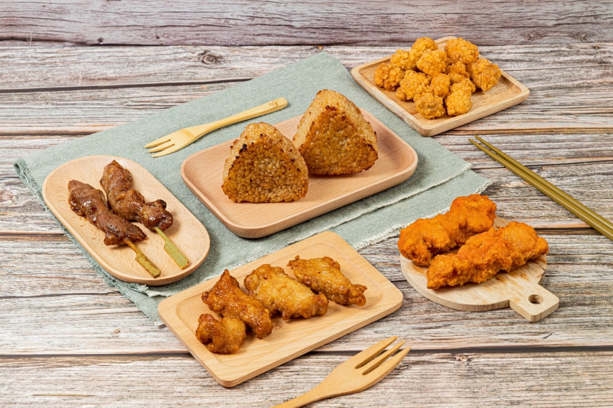 點燃你的炸烤魂!全家推邪惡新菜單,「燒肉牛五花烤飯糰」搭「蜜汁雞柳」超過癮 點燃你的炸烤魂!全家推邪惡新菜單,「燒肉牛五花烤飯糰」搭「蜜汁雞柳」超過癮