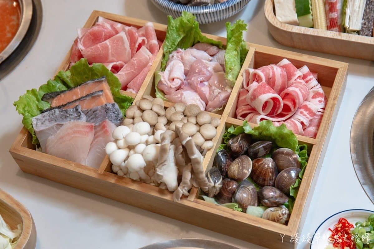 肉控快衝！新竹人氣火鍋推「幾號生日換幾片肉」，升級１斤蛤蜊湯底只要99元