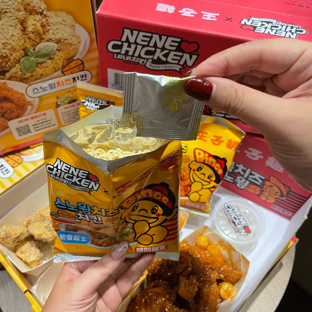 韓式炸雞尬王子麵！NENE CHICKEN「初雪起士、神奇辣起士」2種口味，在這獨家販售