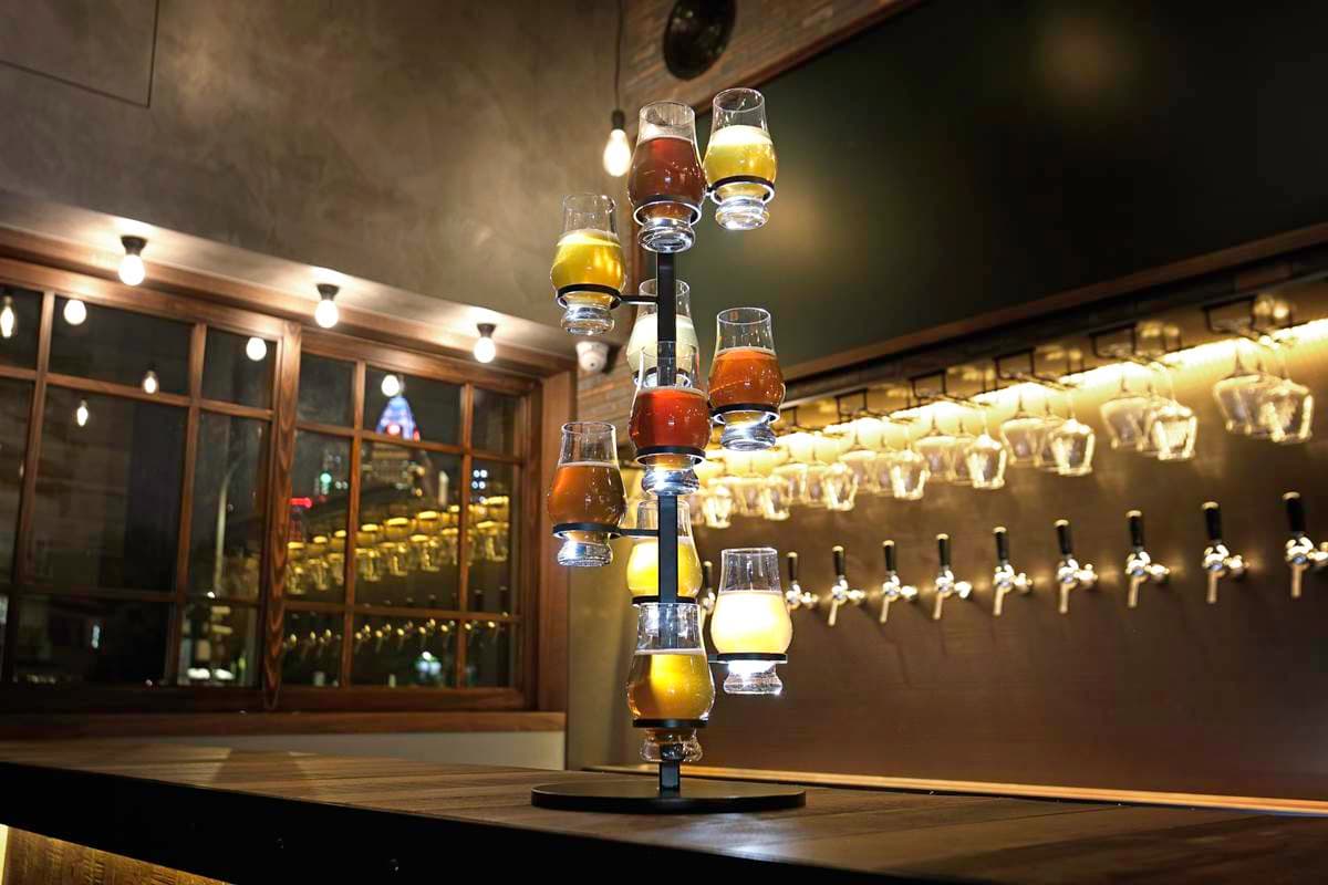 【新開店】全台首家「日本精釀餐酒館」在台北，15款拉霸啤酒免費試喝