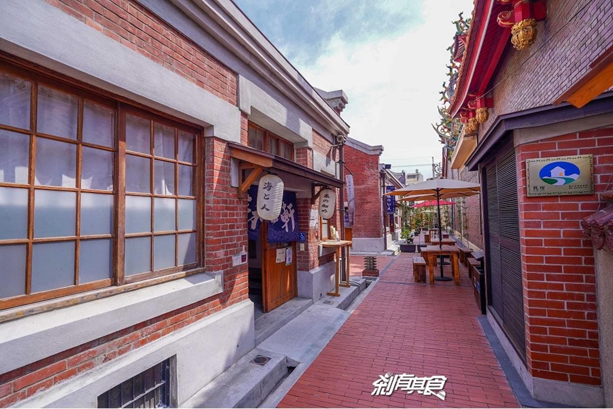 打卡海線小京都！台中「90年派出所」美拍復古紅磚路，吃「藍眼淚」冰淇淋