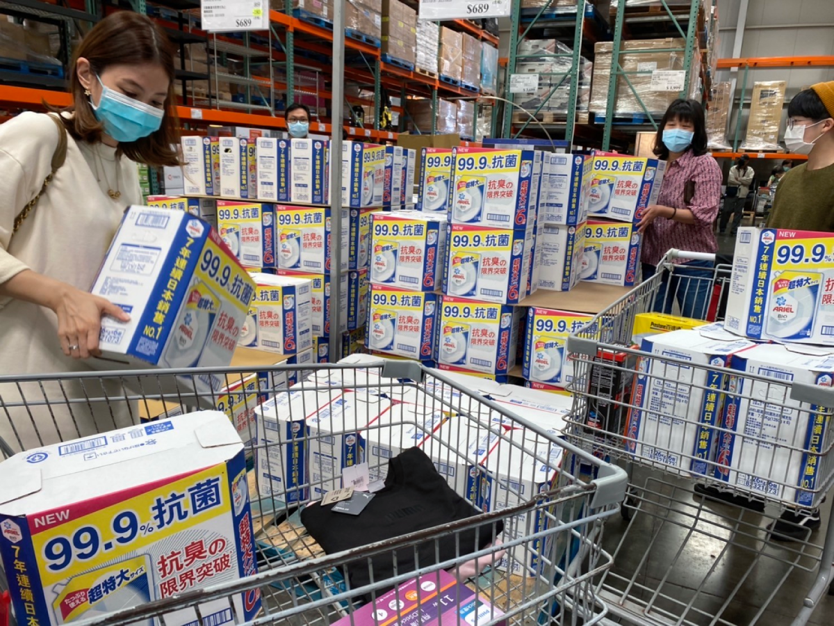 五倍券夯消費,好市多推「ARIEL洗衣精」限時現折180元人潮爆滿,會員曝:「一年一次超划算!」 五倍券夯消費,好市多推「ARIEL洗衣精」限時現折180元人潮爆滿,會員曝:「一年一次超划算!」