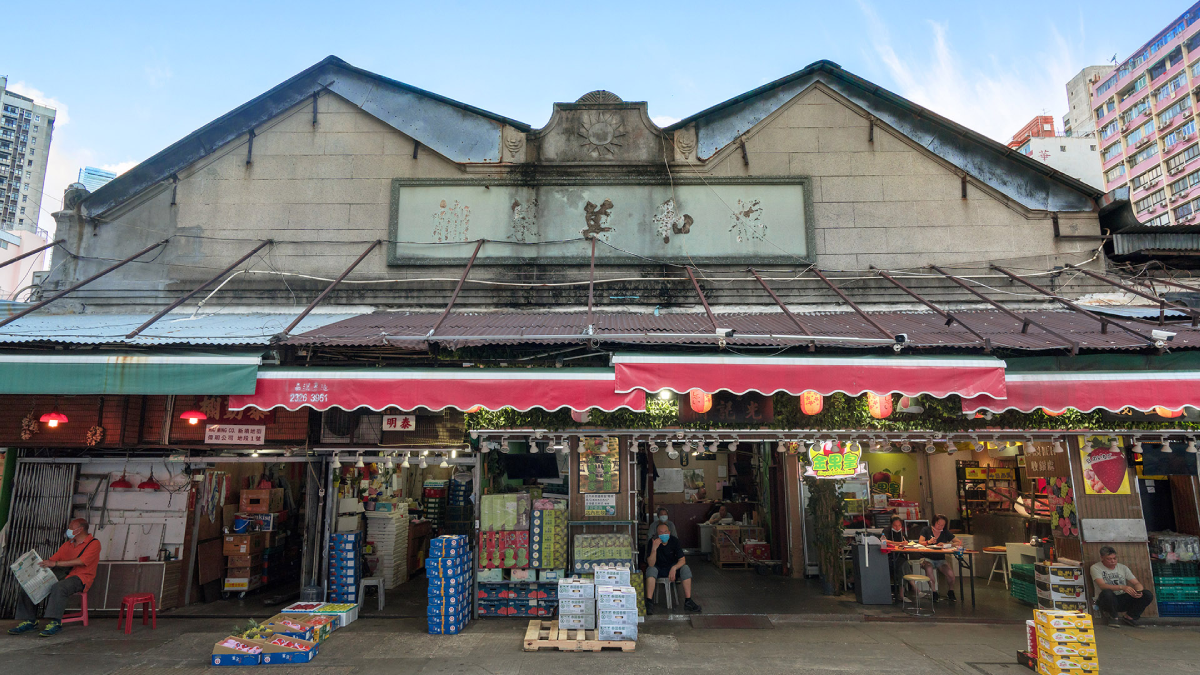市場隱藏版「新潮畫廊」，香港西九龍彩繪牆大公開！百年古廟裡發現無人書店