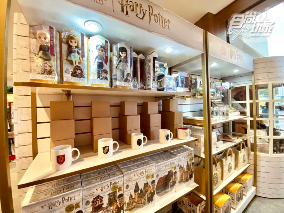 「哈利波特快閃店」開逛!打卡全台唯一「9又3/4月台」,學院長袍周邊必BUY 「哈利波特快閃店」開逛!打卡全台唯一「9又3/4月台」,學院長袍周邊必BUY