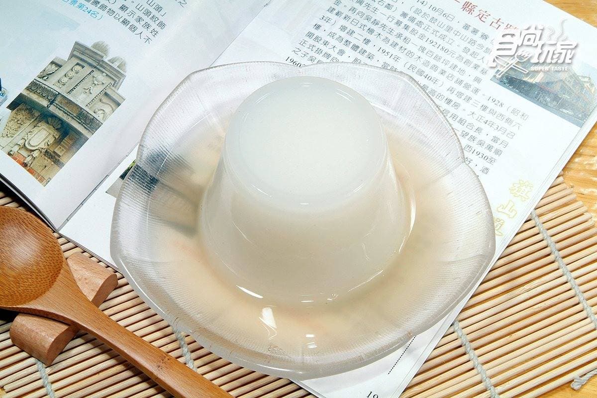 旗山老街１日吃玩７亮點：全台唯一「亭仔腳」、古法杏仁露、日洋混搭車站