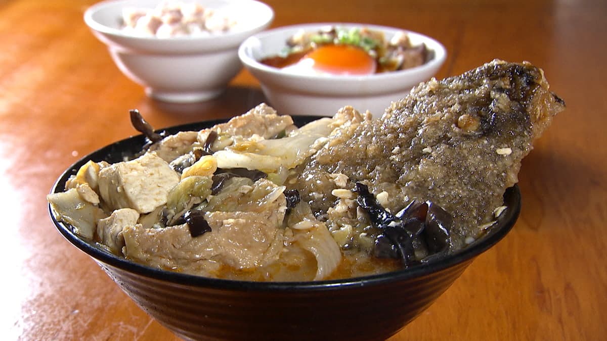 日賣1000份！嘉義70年「沙鍋魚頭」高湯熬10小時，豆皮、白菜吸飽湯汁超唰嘴