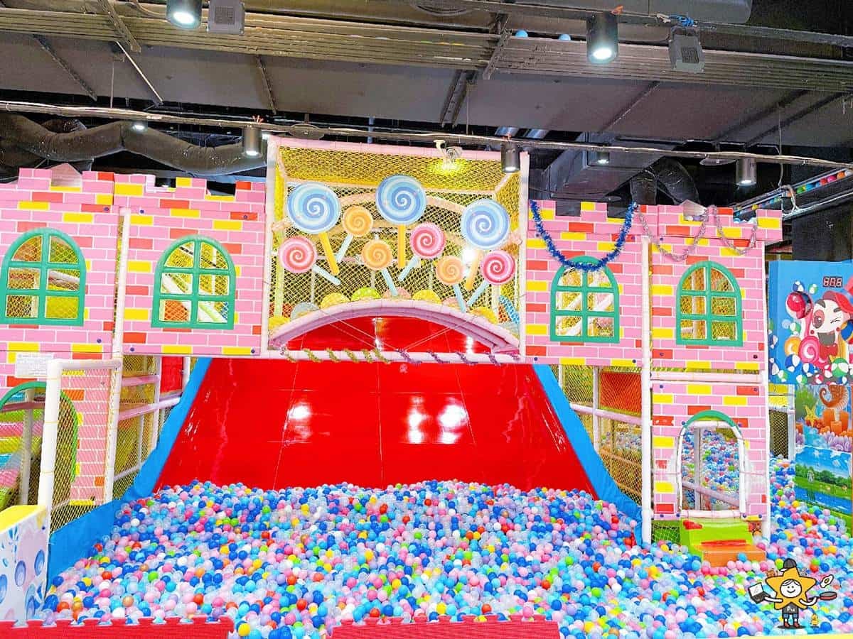 １票玩一整天！新北｢親子樂園」有馬卡龍色大積木，還能爽玩旋轉飛碟、大滑梯