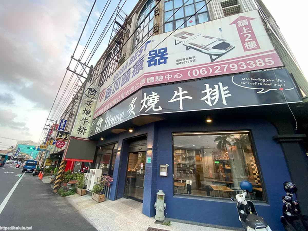 台南才吃得到！超浮誇牛排館嗑「巨無霸虱目魚肚」，內用珍奶、烤吐司任你吃