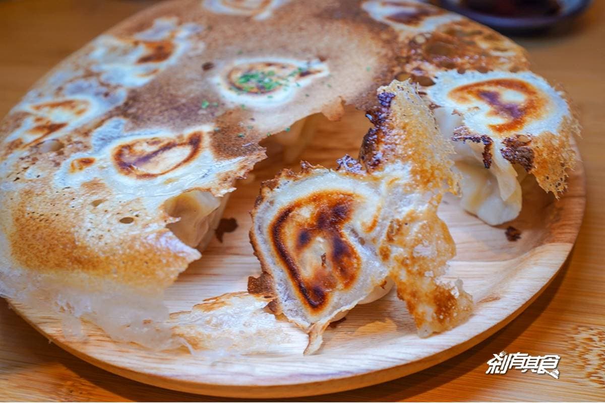 口味多達30種！台中老宅「冰花煎餃」必嘗莎莎醬風味，招牌韭菜一咬就噴汁