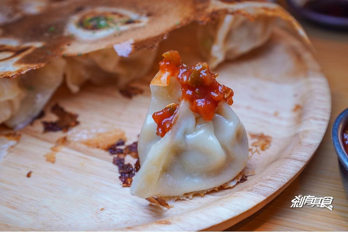 口味多達30種！台中老宅「冰花煎餃」必嘗莎莎醬風味，招牌韭菜一咬就噴汁