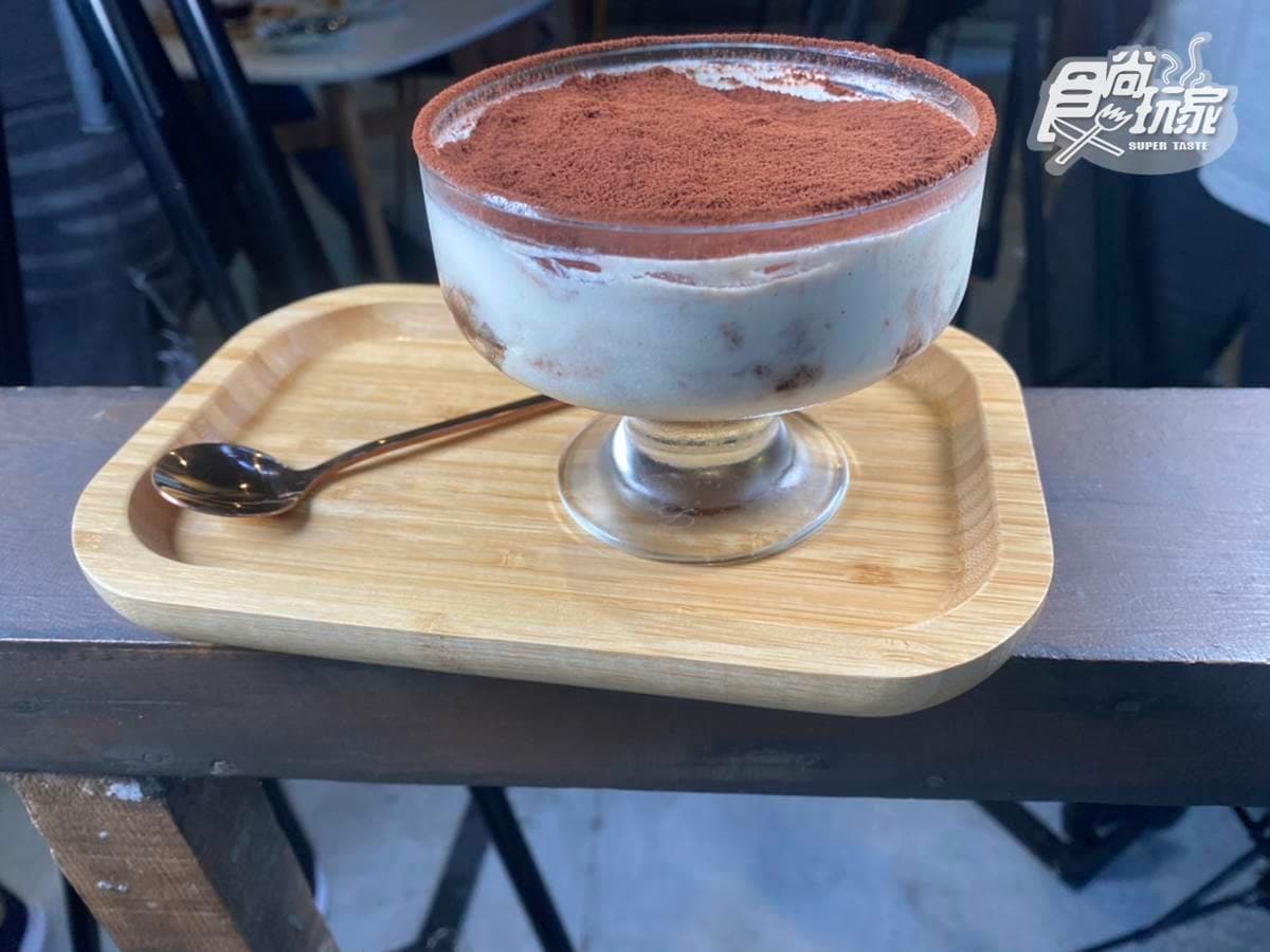 「提拉米蘇」粉偏多，吃起來很過癮。
