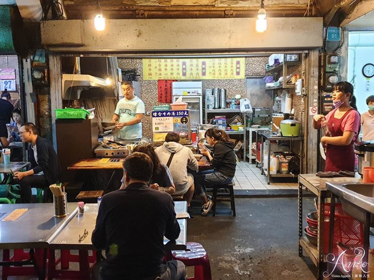 台南宵夜首選！「超人氣牛肉湯」大骨慢熬８小時，溫體牛搭豆瓣醬更對味