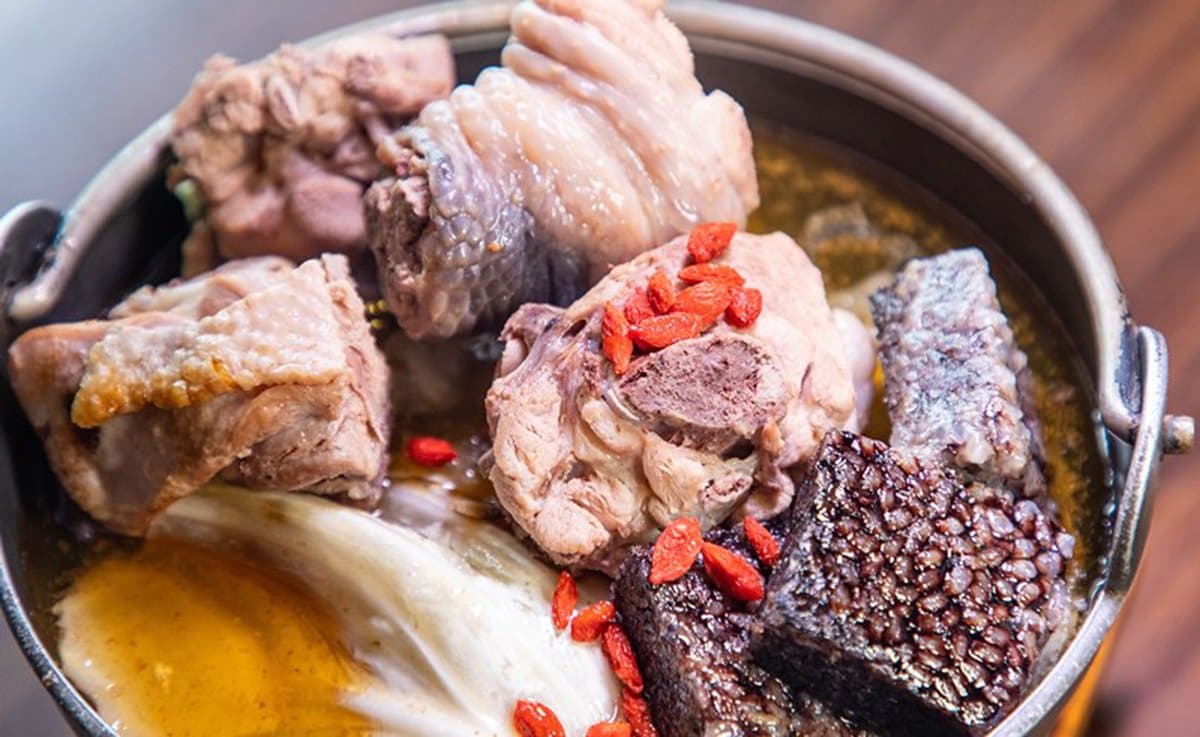 冬天必吃！台中「古早味餐廳」常客最愛滿料大塊麻油雞，厚切封肉軟嫩不乾柴
