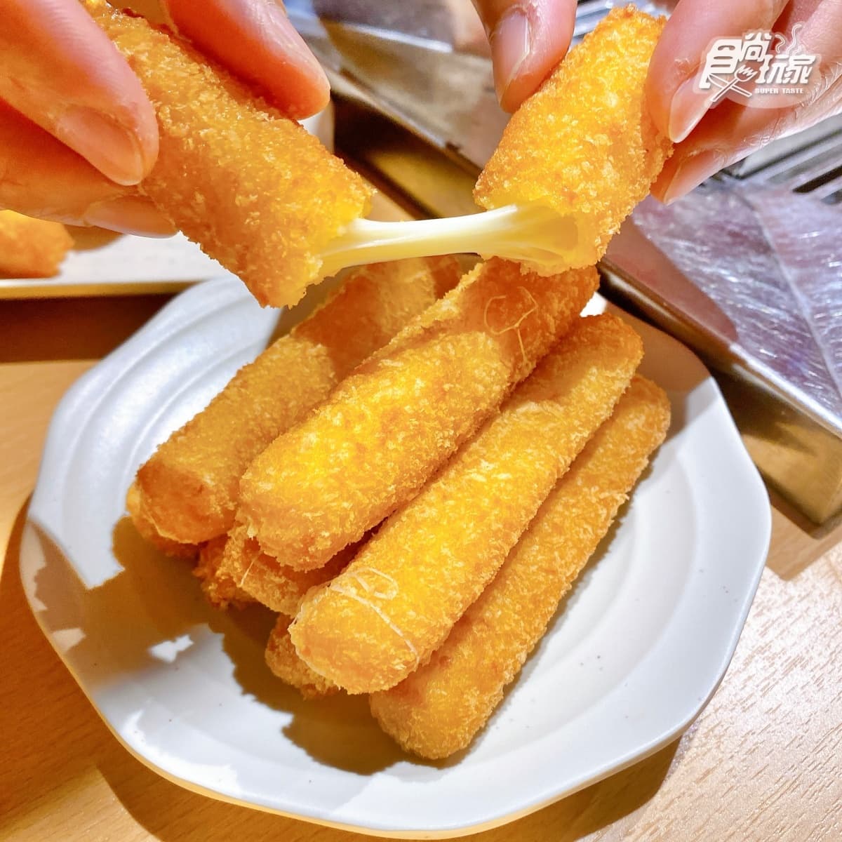 500元炸物吃到飽！「串家物語」超過30款串炸任吃，加碼送牽絲起司條